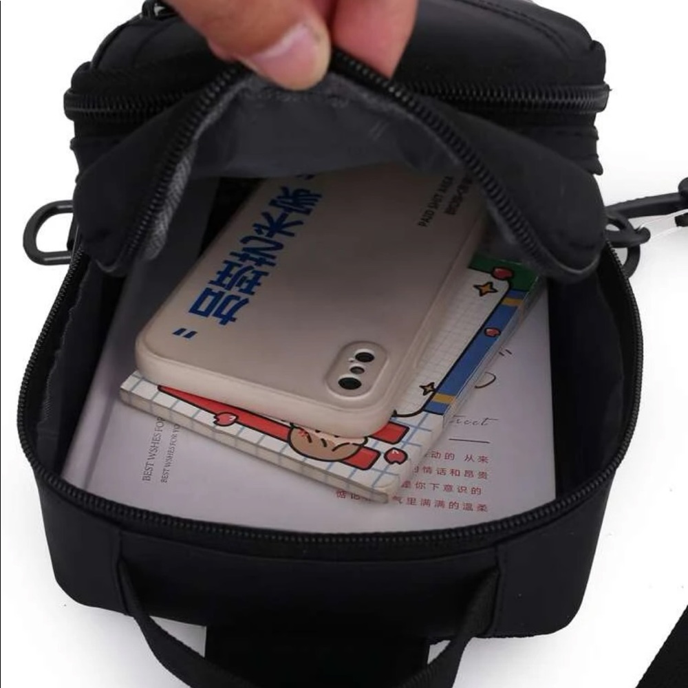 Minimalistic Black Zip Front Stich Detail Sling Bag OS New - Picture 6 of 6